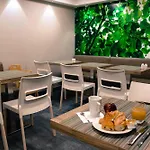 Hotel Wagram Paris